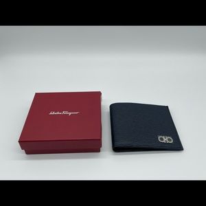NWT Ferragamo Mens Gancini Wallet.  Guaranteed Genuine and Authentic.